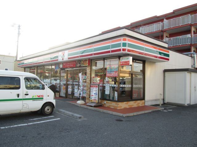 コンビニ　セブンイレブン岡崎緑ヶ丘店（コンビニ）まで282m