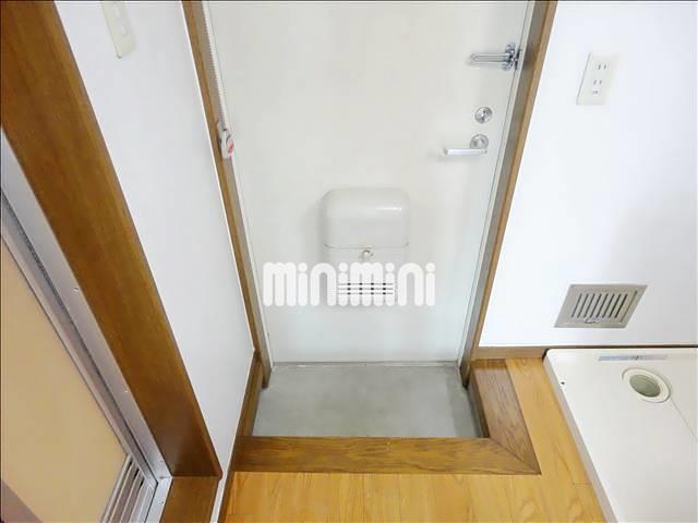 玄関　段差の少ない玄関です。