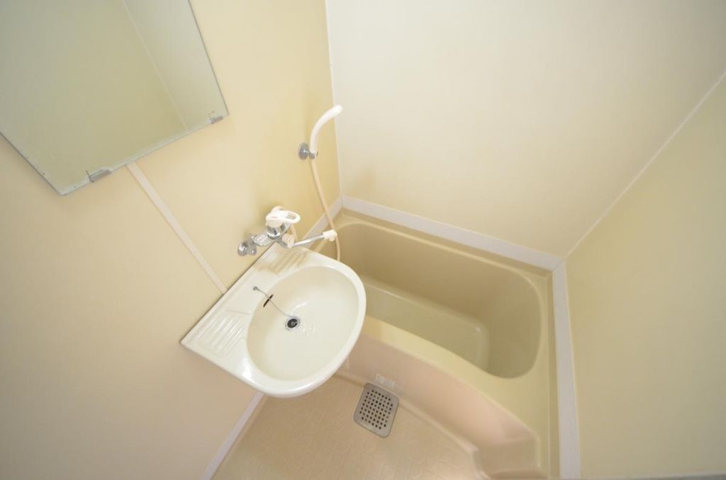 バス・シャワールーム　同建物別号室参考写真です。