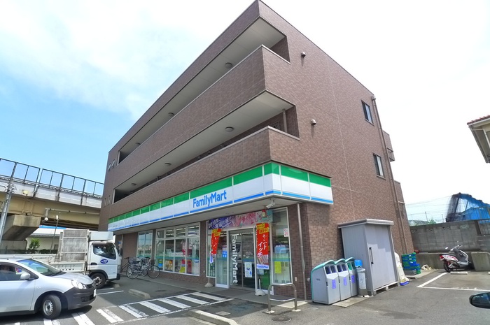 コンビニ　ファミリーマート（コンビニ）まで599m