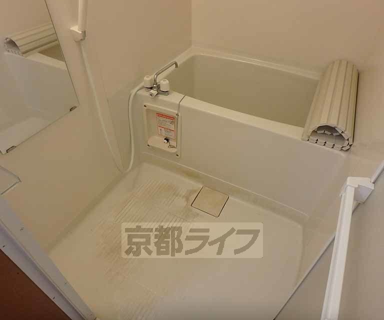 バス・シャワールーム　バスルームです