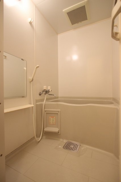 バス・シャワールーム　同物件別号室のものです。