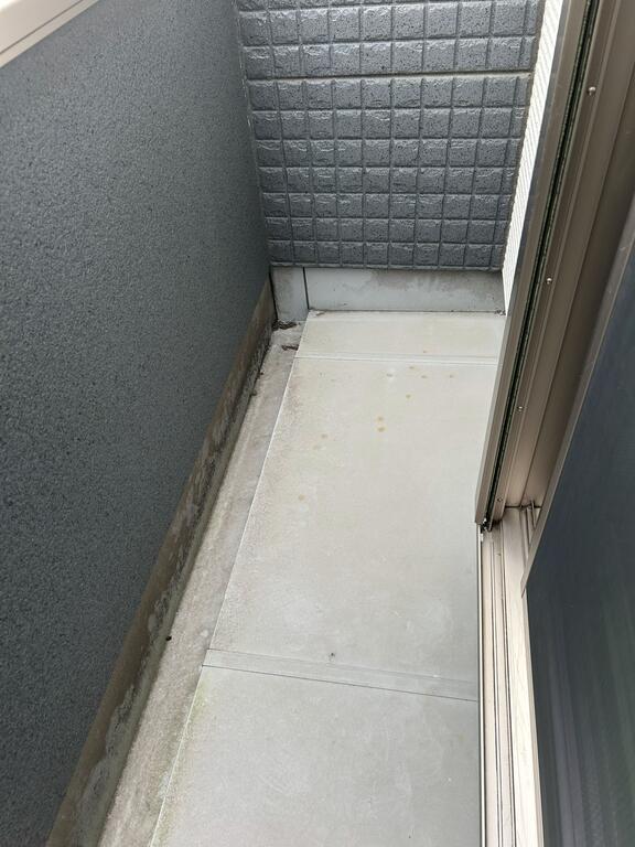 バルコニー　２面採光で明るい南東向き♪※別室参考画像