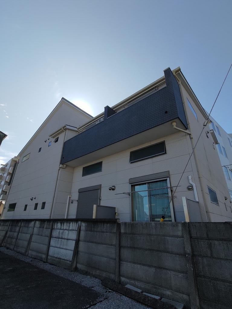 建物外観　オートロックつきアパートメント☆