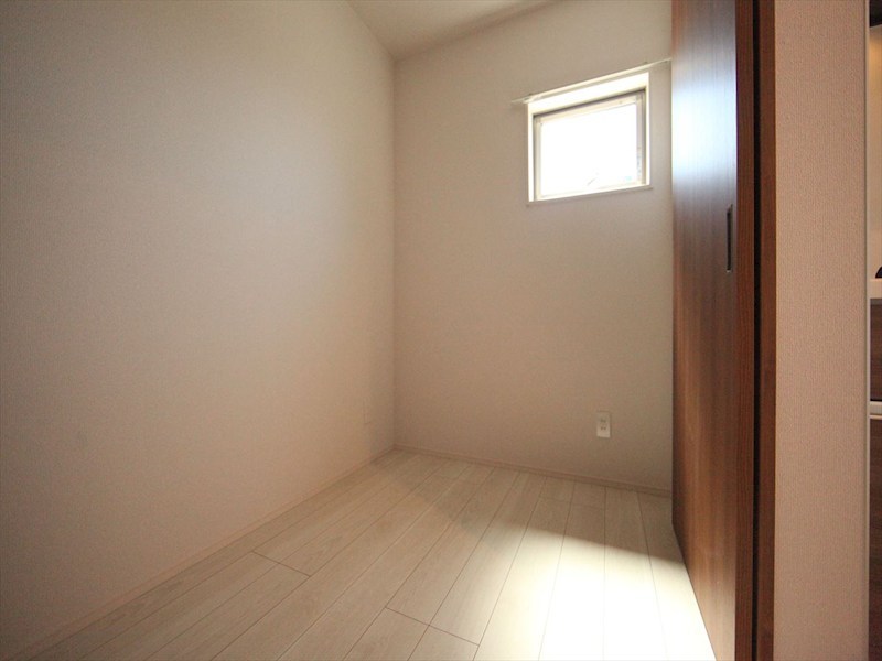 その他　洋室3.6帖　クローゼット付（収納充実してます）　同仕様写真