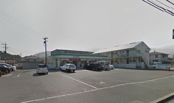 コンビニ　ファミリーマート 小倉中貫二丁目店（コンビニ）まで571m