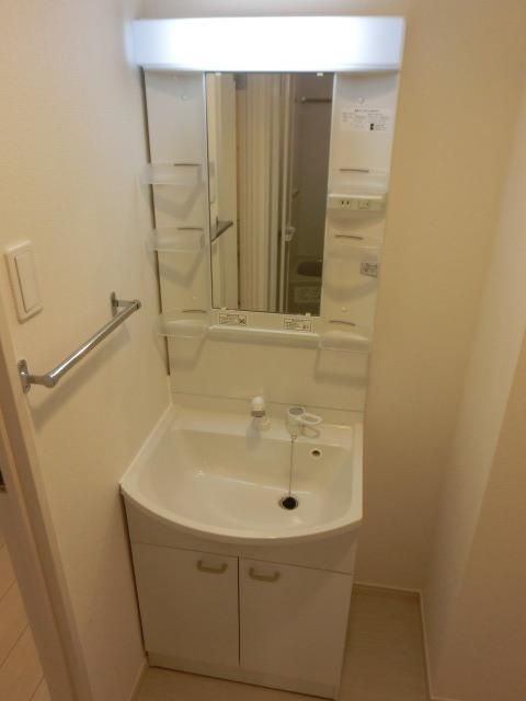 洗面設備　お掃除もラクチンなシャンプードレッサー完備