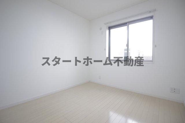 その他部屋・スペース　広くて明るい寝室