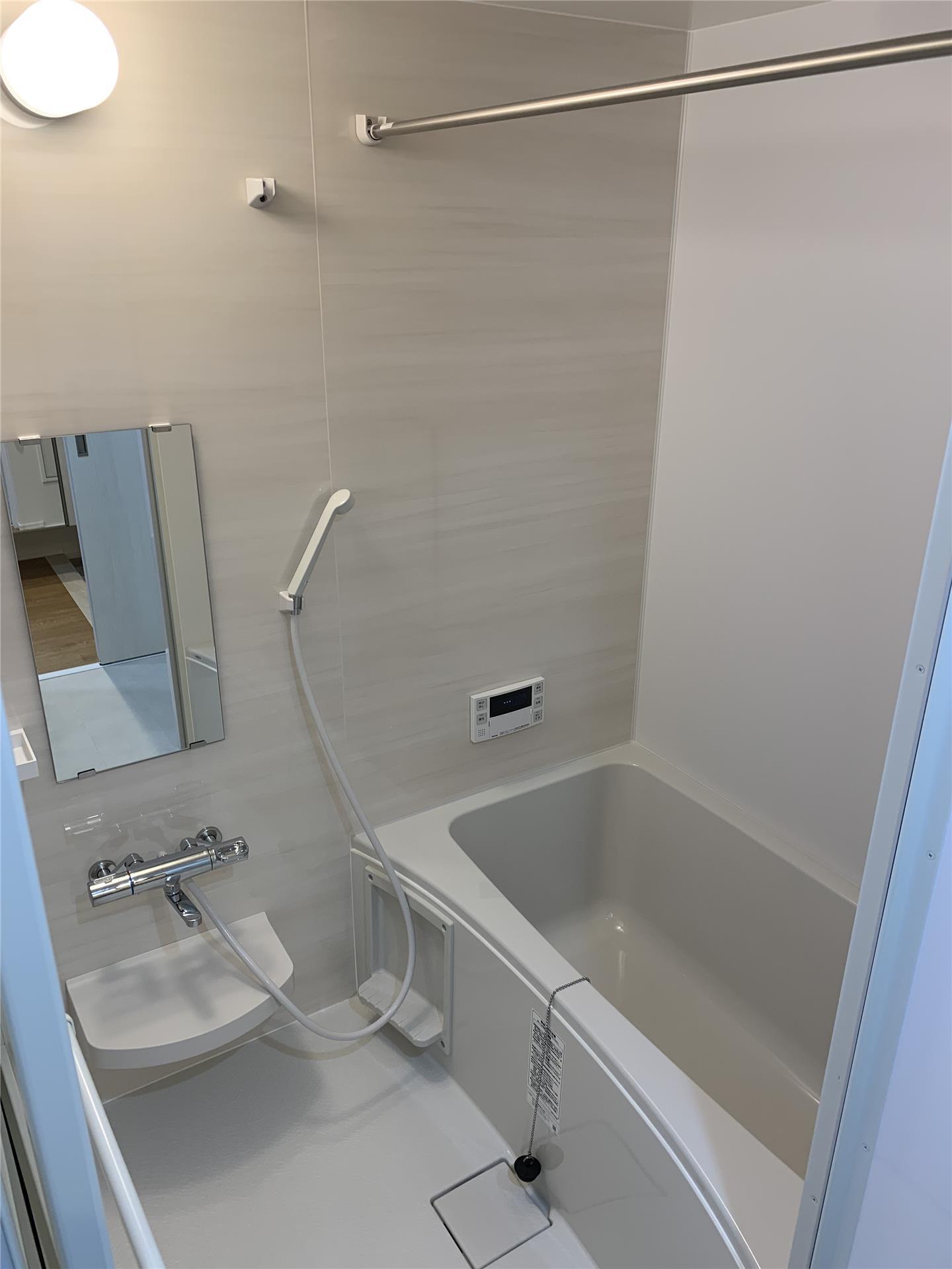 バス・シャワールーム　便利な追い炊き機能、浴室乾燥機付き☆