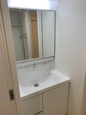 洗面設備　洗面所内に洗濯機置場あり♪