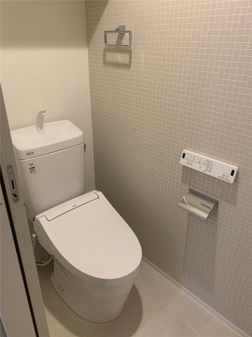 トイレ　温水洗浄便座機能付き♪