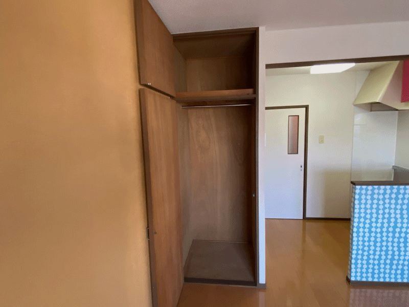 収納　ハンガーパイプ付きです