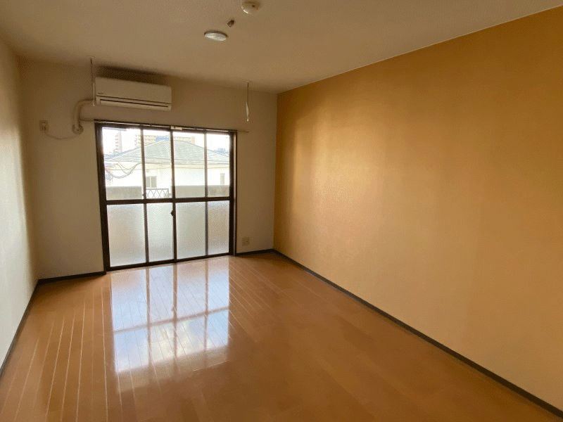 居室・リビング　１０畳の洋室です