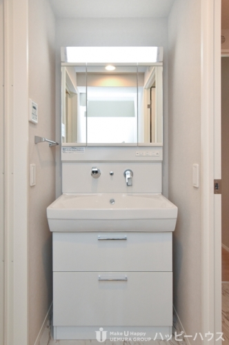 洗面設備　別物件参考画像。建具および床・壁の色、設備は画像と異なります