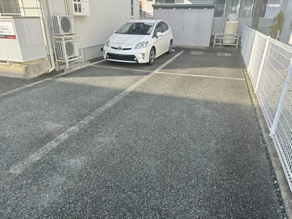 建物外観　駐車場