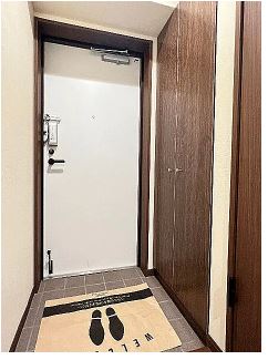 玄関　※別部屋参考写真