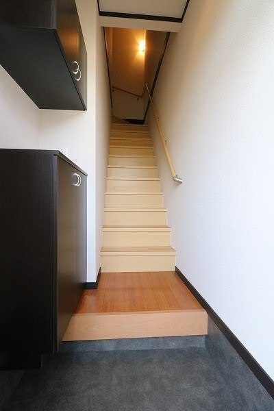 玄関　ダークブラウンのシューズボックスでスタイリッシュな玄関。