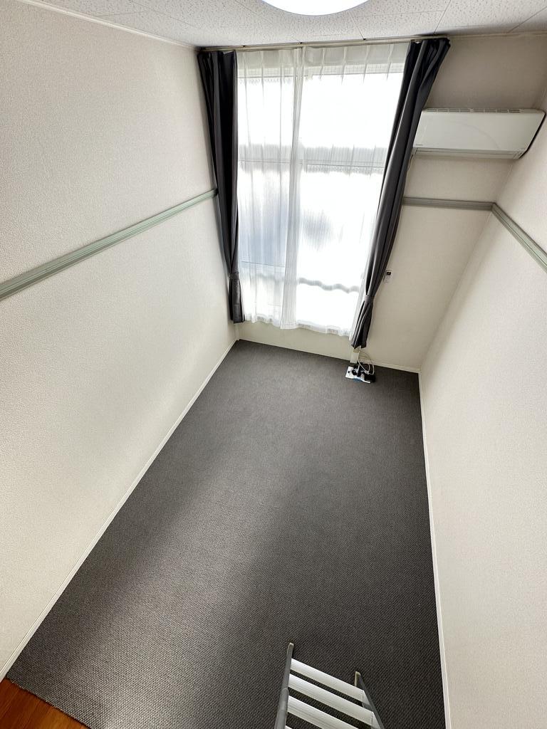 居室・リビング　ロフトからの眺め。天井が高く開放的なお部屋です♪