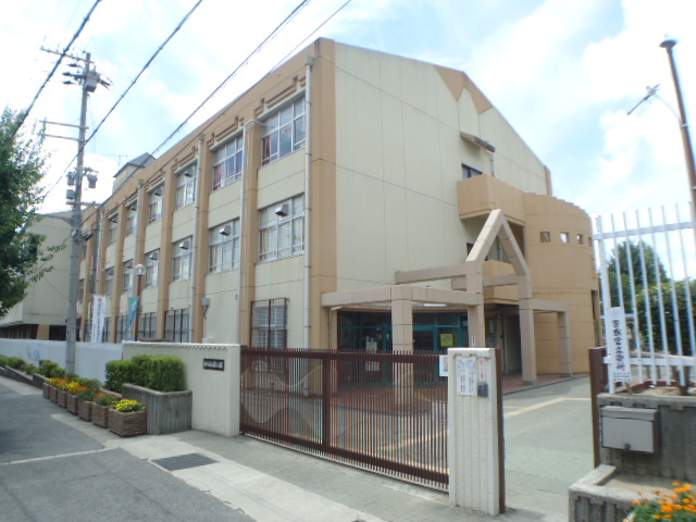 小学校　神戸市立本山第三小学校（小学校）まで586m