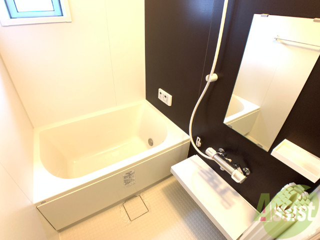 バス・シャワールーム　追い焚き機能が付いているので好きな時に入浴できそう。