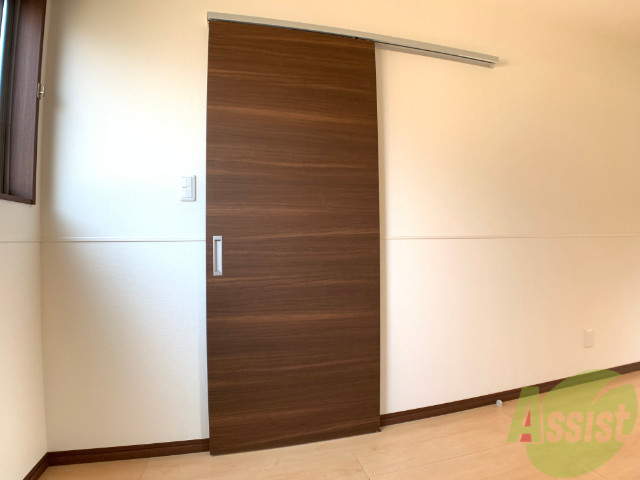 収納　うれしいウォークインクローゼットがありました。