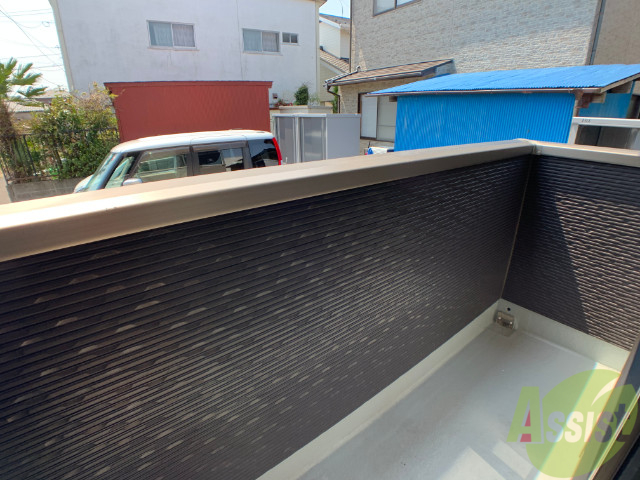 バルコニー　バルコニーは洗濯物が干せるようになっています。