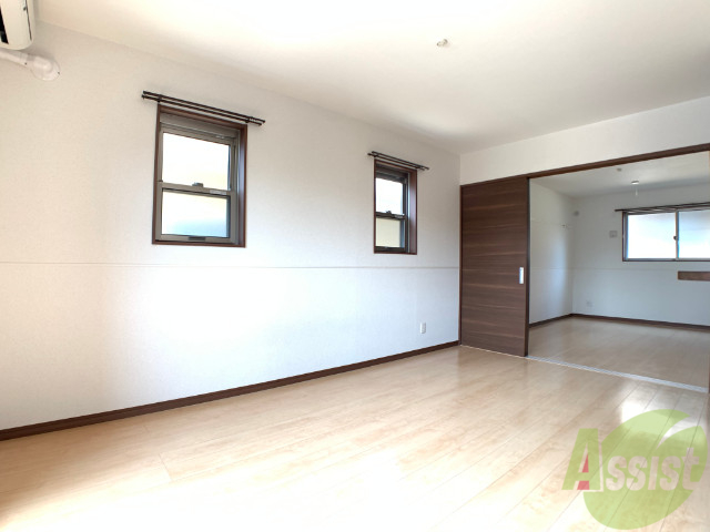 居室・リビング　陽当たりがよく明るい印象のお部屋ですね。