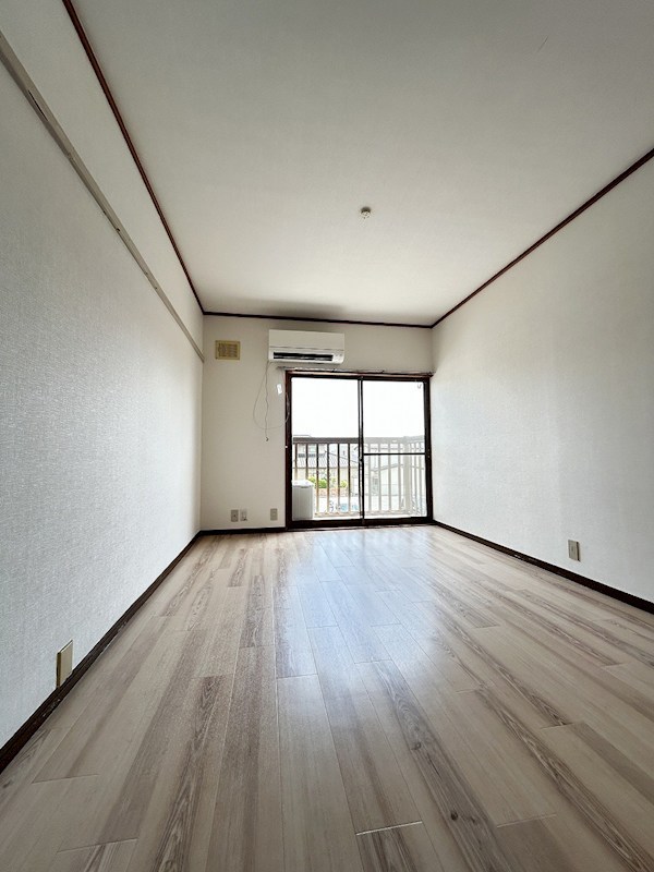 居室・リビング　写真は202号室です（参考）