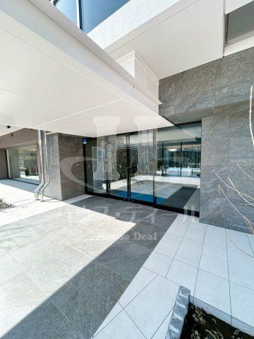 エントランス　落ち着いたエントランスです