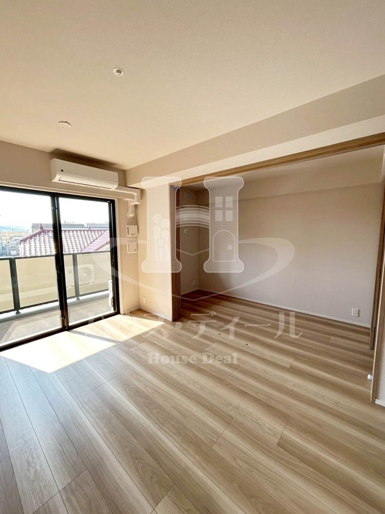 居室・リビング　別号室参考写真です