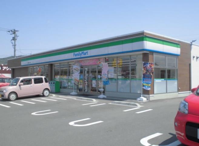 コンビニ　ファミリーマート八幡御開三丁目店（コンビニ）まで810m