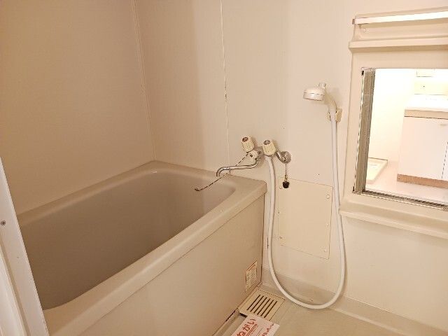 バス・シャワールーム　ゆったり過ごせるお風呂です