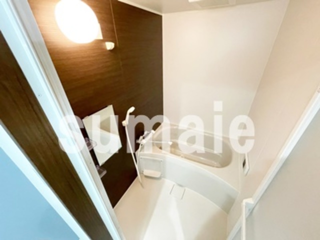 バス・シャワールーム　明るい浴室です。