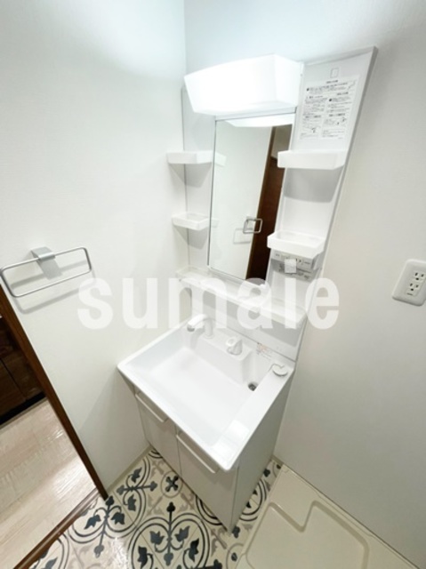 洗面設備　嬉しい独立洗面台です。