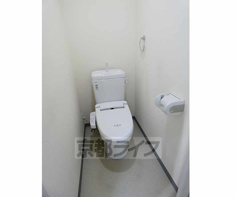 トイレ　嬉しいウォシュレット付きです！