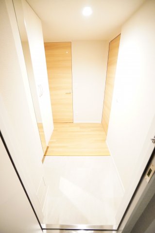 玄関　※同物件・同タイプの写真です。