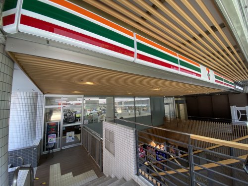 コンビニ　セブンイレブン（コンビニ）まで30m