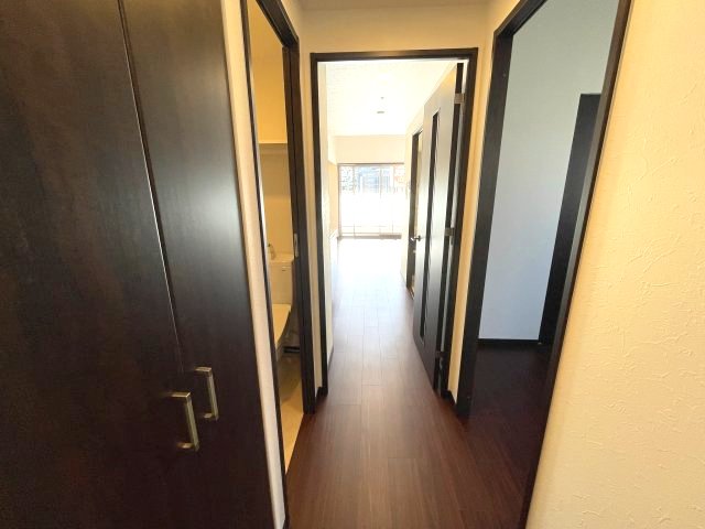 その他部屋・スペース　ブラウン基調の室内写真を表示していますが、実際はホワイト基調