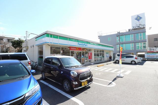 コンビニ　ファミリーマート（コンビニ）まで360m