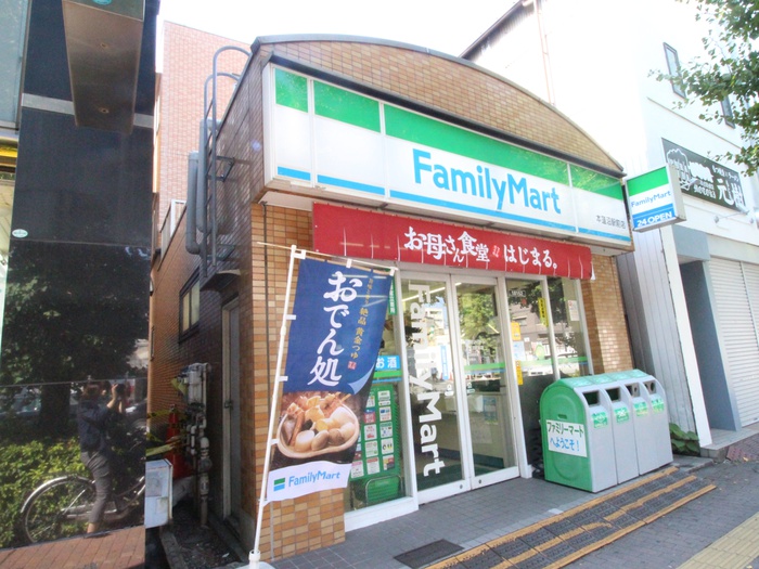コンビニ　ファミリーマート本蓮沼駅前店（コンビニ）まで209m