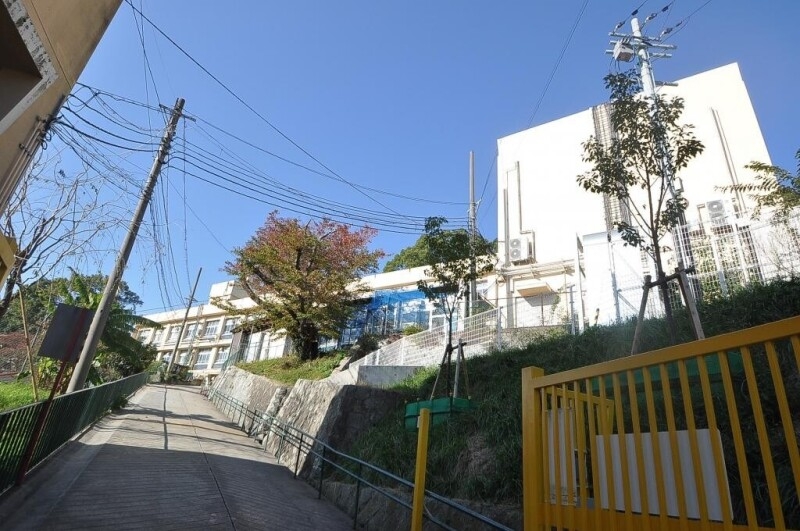 小学校　神戸市立妙法寺小学校（小学校）まで497m