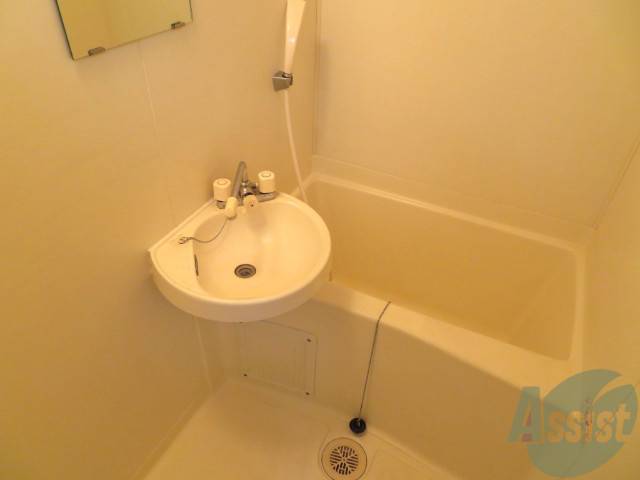 バス・シャワールーム　毎日の疲れを癒すバスタイム、ゆっくり浸かりたいですね