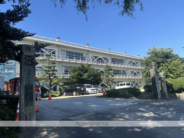 小学校　上郷小学校（小学校）まで810m