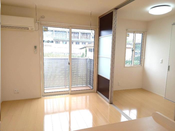 居室・リビング　参考写真です（101号室）