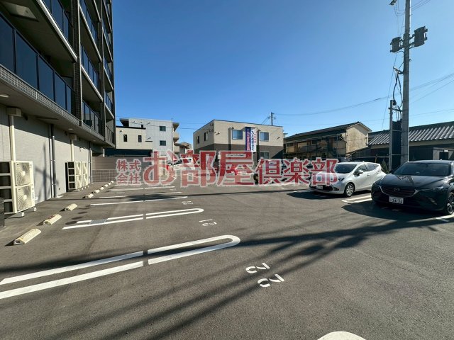 駐車場　駐車場に車を止められます