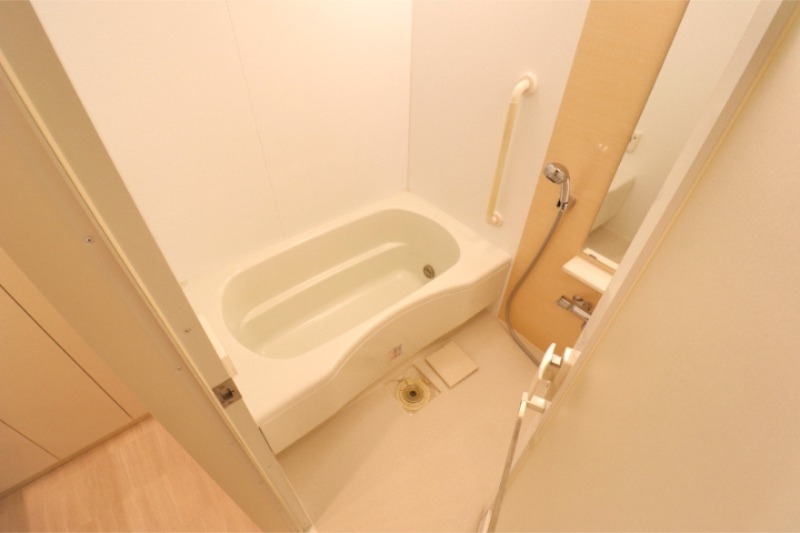 バス・シャワールーム　広々浴槽で疲れも吹っ飛ぶ