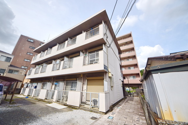 建物外観　～各大学のアクセス良好～