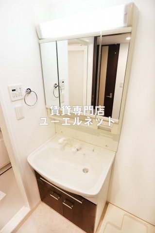 洗面設備　清潔感ある独立洗面台で毎日気持ちよく♪