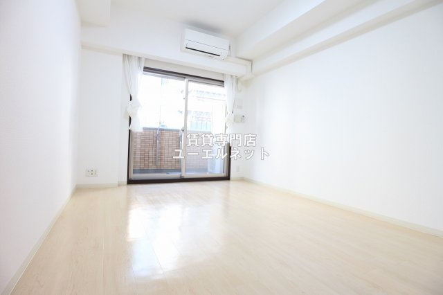 居室・リビング　ゆったりとくつろげる、落ち着きのある居室空間です