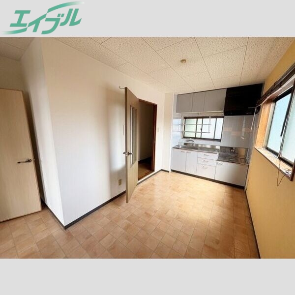 居室・リビング　同物件別室画像